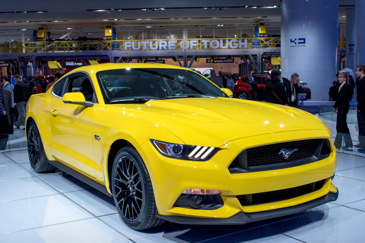 Ford Mustang 5 Р¶РµР»С‚С‹Р№