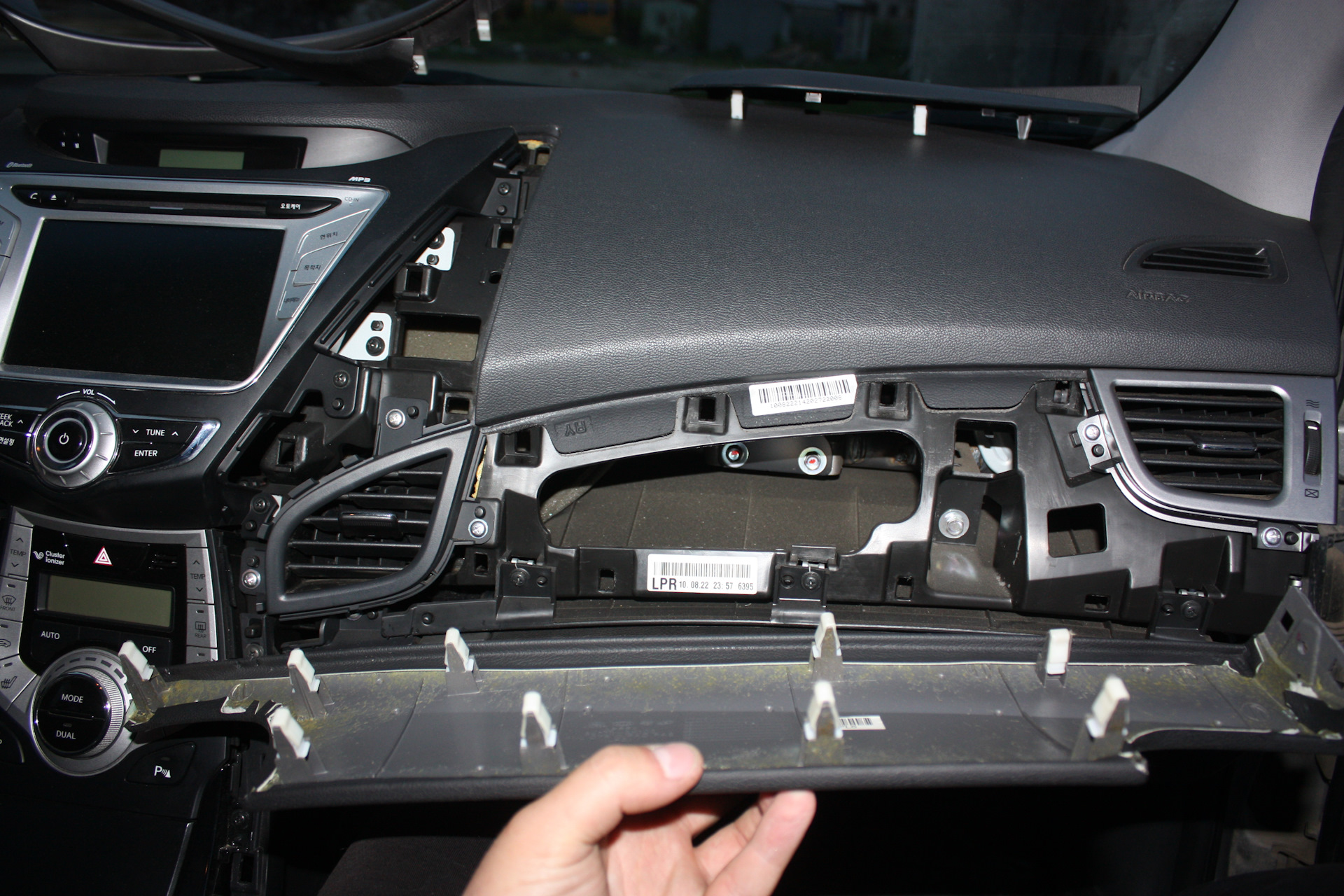 Разборка передней консоли Hyundai Elantra VI restail 2019 - Hyundai Elantra (6G)