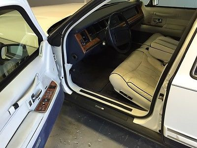 Lincoln town car 1992. Смотреть фото Lincoln town car 1992. Смотреть картинку Lincoln town car 1992. Картинка про Lincoln town car 1992. Фото Lincoln town car 1992