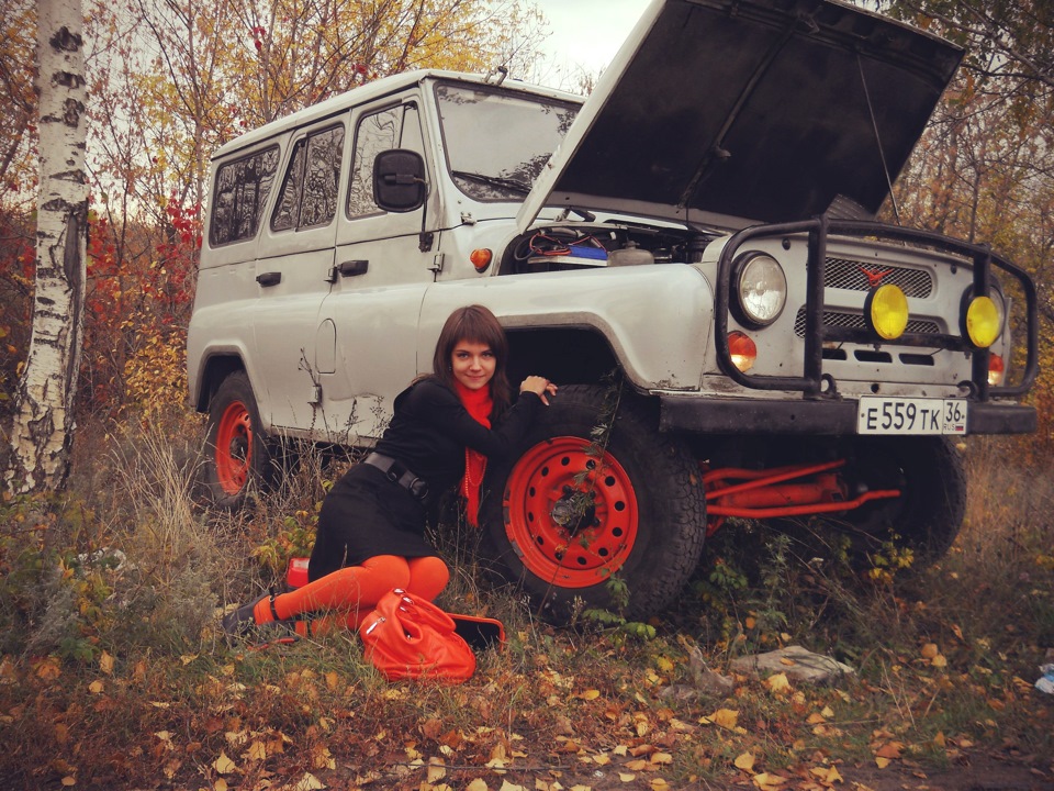 Песня села в уазик. Фотосессия на УАЗИКЕ. УАЗ И девушки. Тазик УАЗИК.