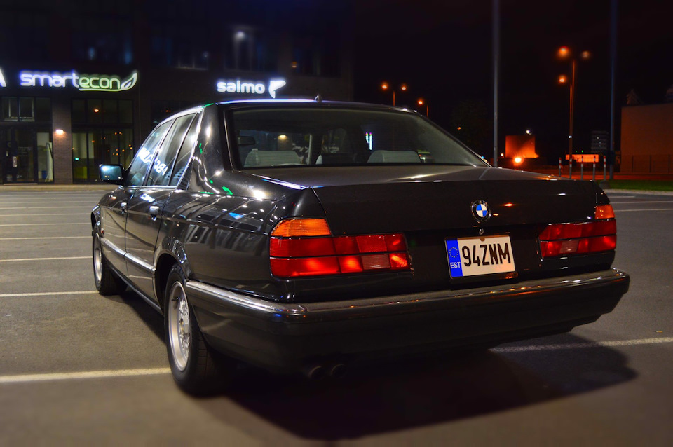 Bmw E32 At Night Bmw 7 Series 3 0 L 1994 Goda Na Drive2