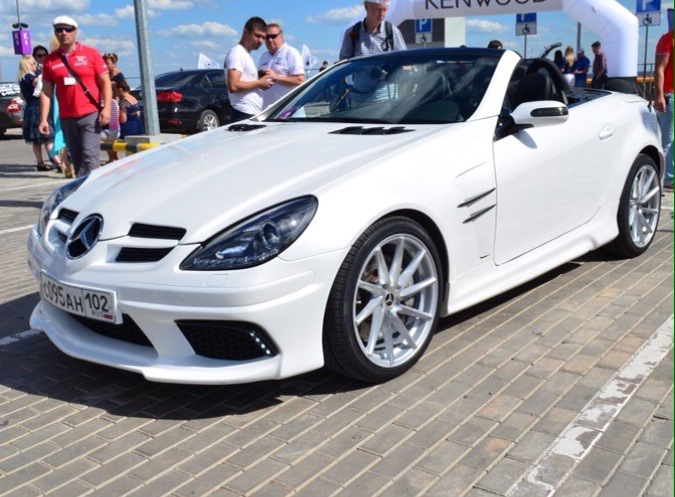 Мерседес SLK розовый