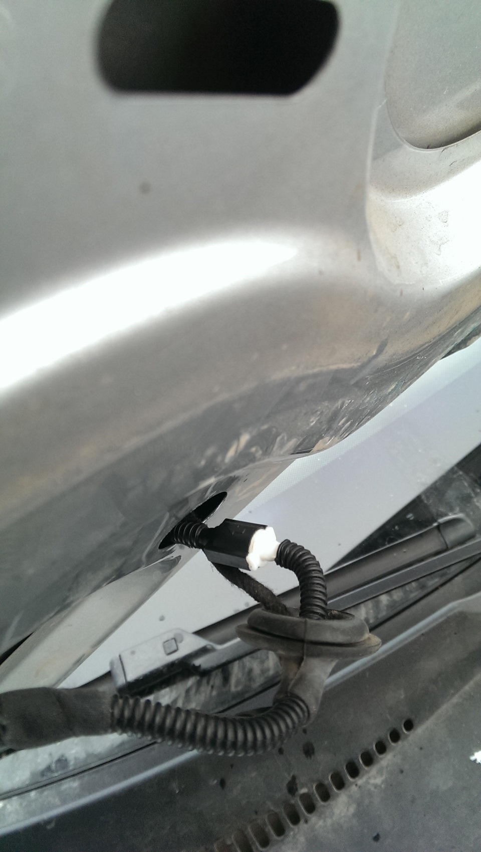 обратный клапан в омывайку лобового стекла — Volkswagen Golf Mk5, 1,6 л ...