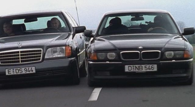 Х 140 3. Mercedes Benz w140 vs BMW e38. БМВ е38 и Мерседес w140. BMW e38 vs Mercedes w140. Mercedes w140 vs BMW 7.