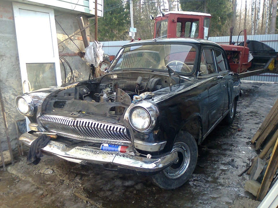 Зачистка кузова от старой краски и толстенного слоя шпатлёвки. — ГАЗ 21 ...