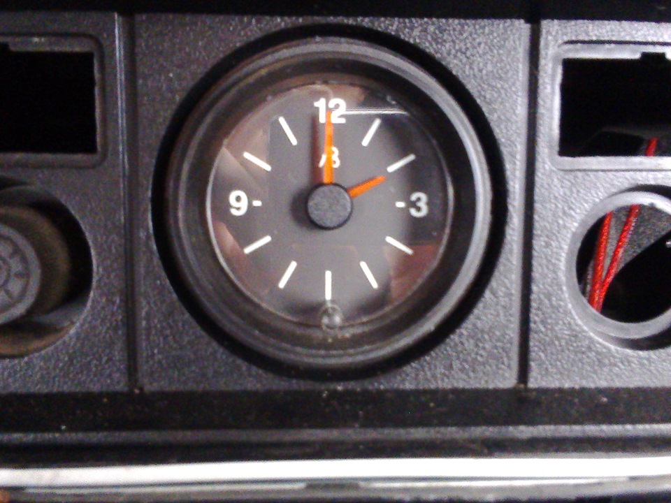 Часы семерки. Штатные часы ВАЗ 2107. Часы автомобильные ВАЗ-2101-2107. Часы ВАЗ 2101-2107. Штатные цифровые часы ВАЗ 2107.