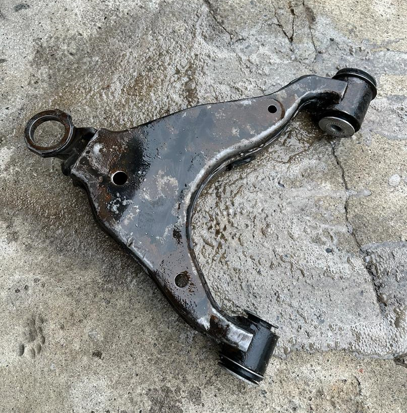 Обработка растстопом, виден голый металл. — Toyota 4Runner (4G)