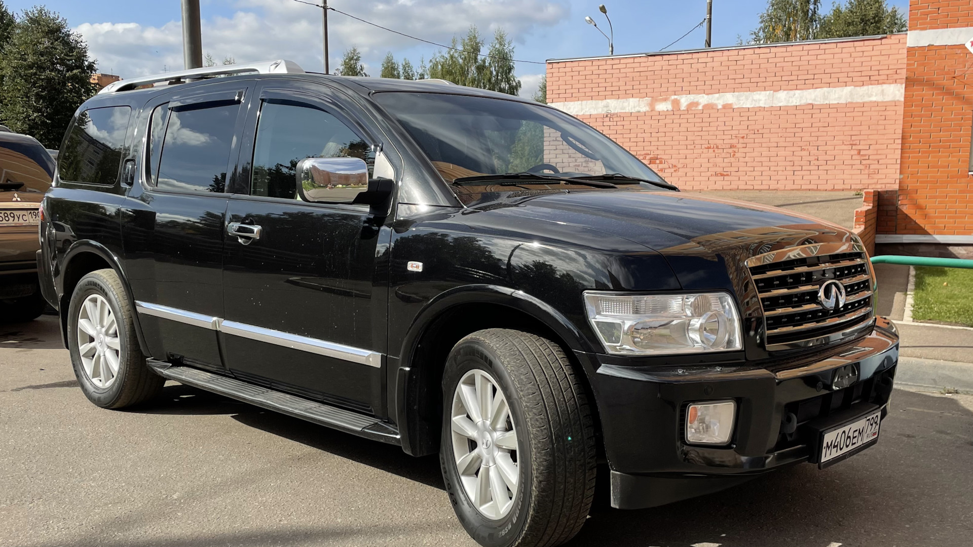 Infiniti QX56 (1G) 5.6 бензиновый 2008 | Троллейбус на DRIVE2