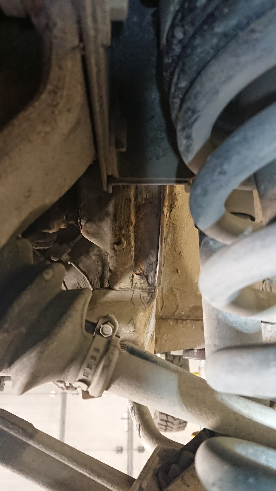 нива лопнул лонжерон что делать