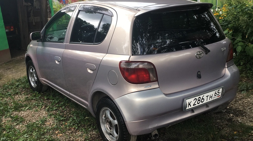 Toyota Vitz Pink