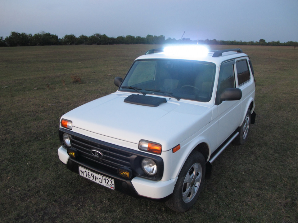 Включённая световая балка. — Lada 4x4 3D