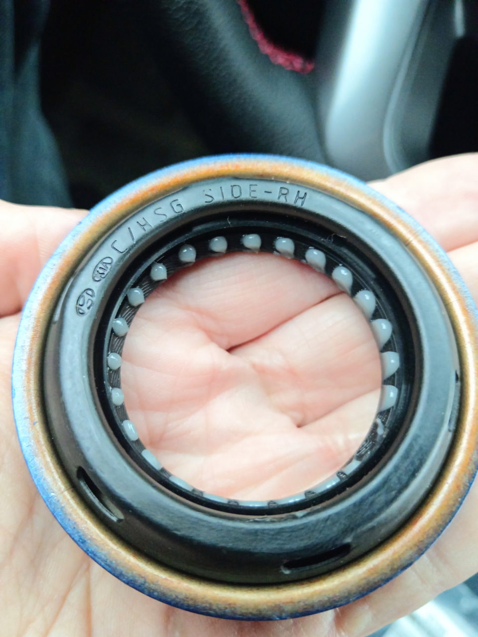 имеется какая-то смазка. — KIA Rio (3G)