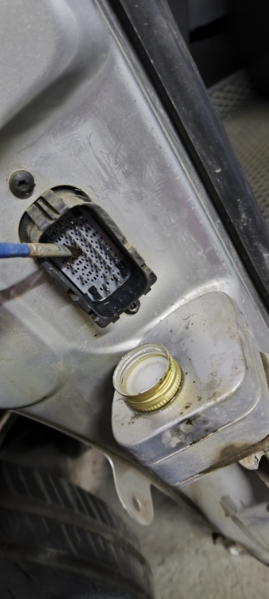 Сразу же спиртом почистил все контакты спиртом — Renault Megane II