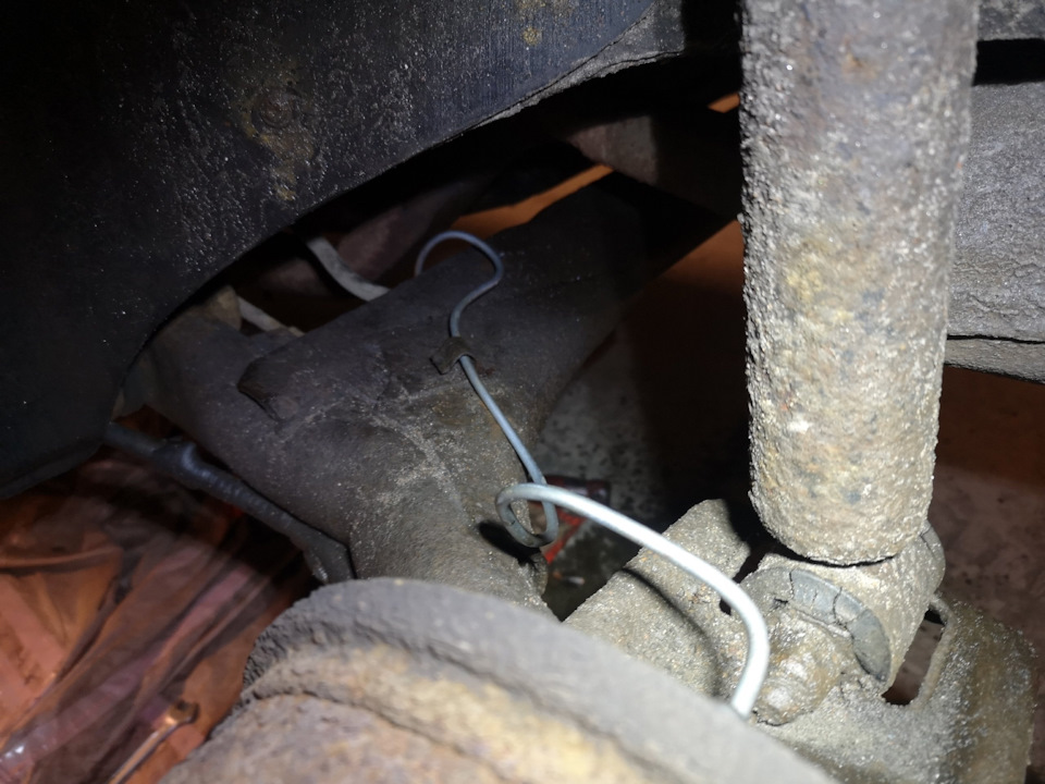 Устранил течь тормозной жидкости — Lada 21093, 1,5 л, 2001 года ...