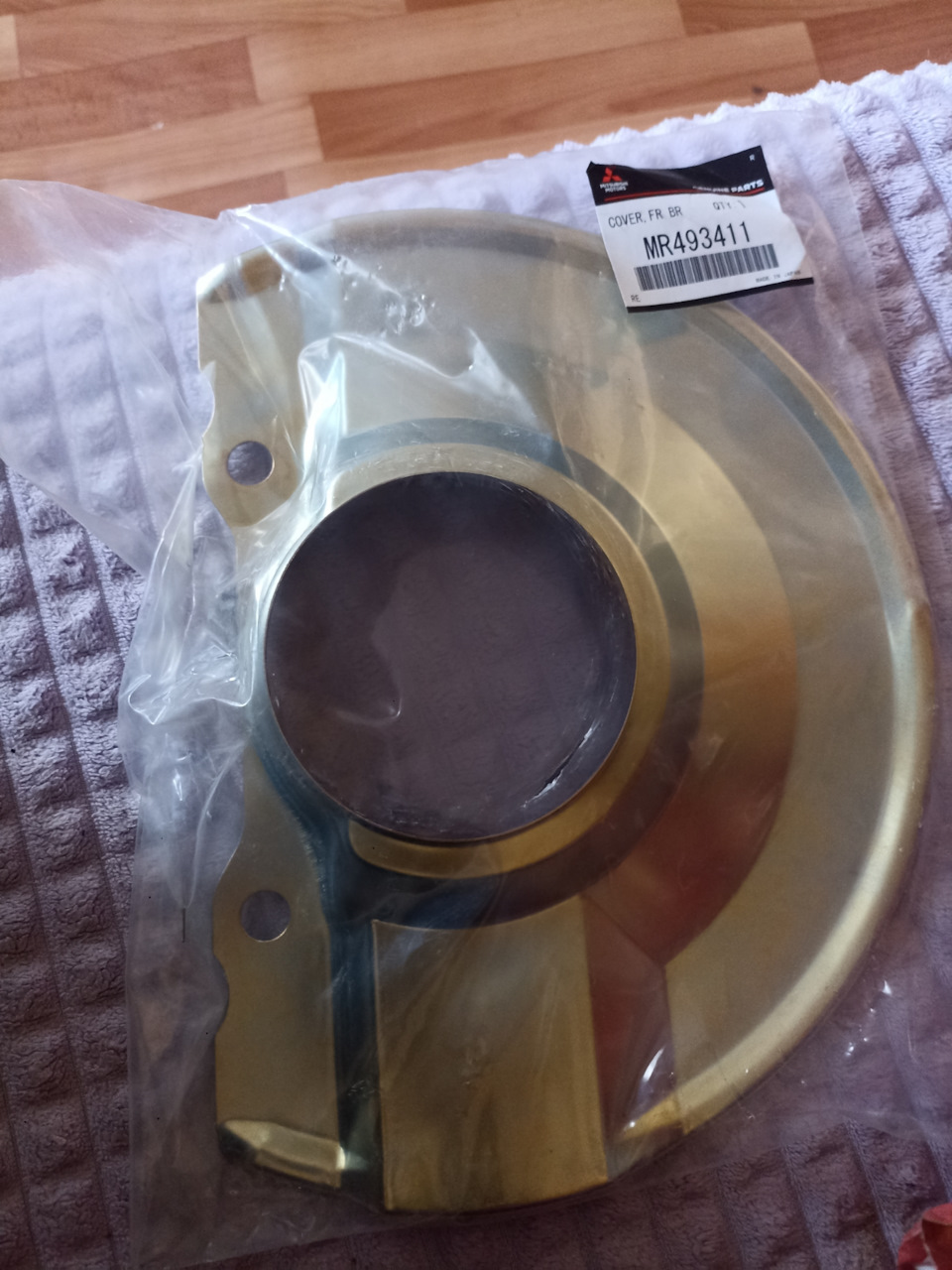 MR493411 Кожух дисковых тормозов Mitsubishi | Запчасти на DRIVE2