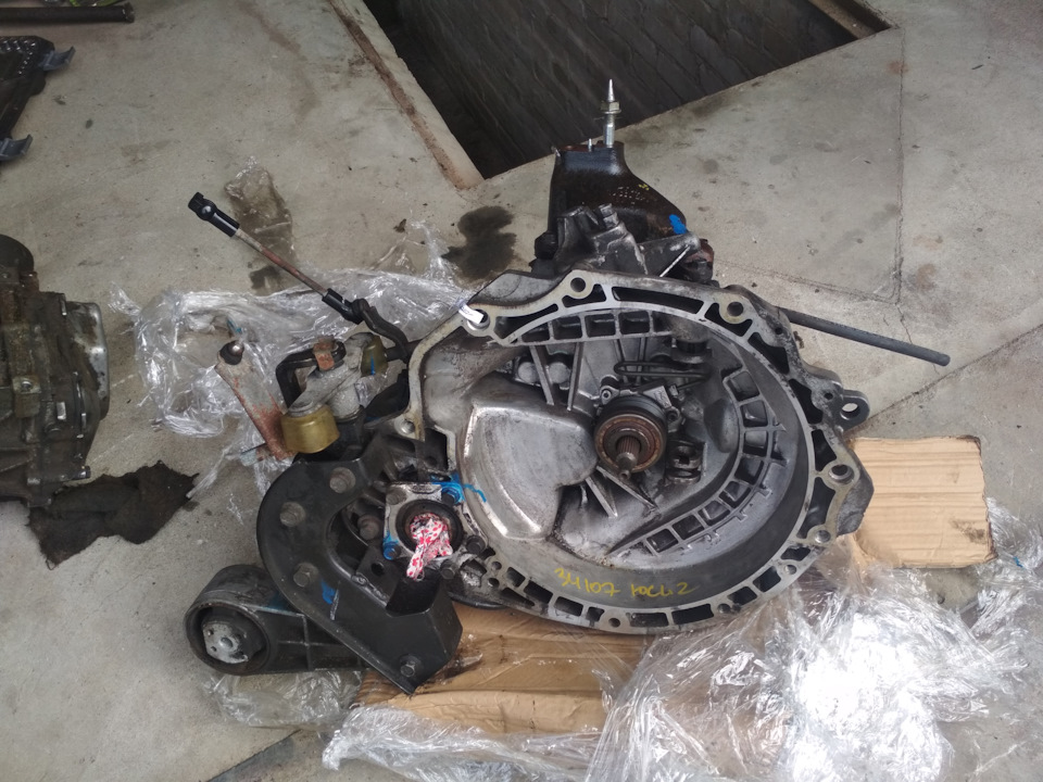 Обратите внимание на болт и маленькую шпильку, что идет в лонжерон — у старой НУбиры оно в обратном порядке расположено — Chevrolet Lacetti SW