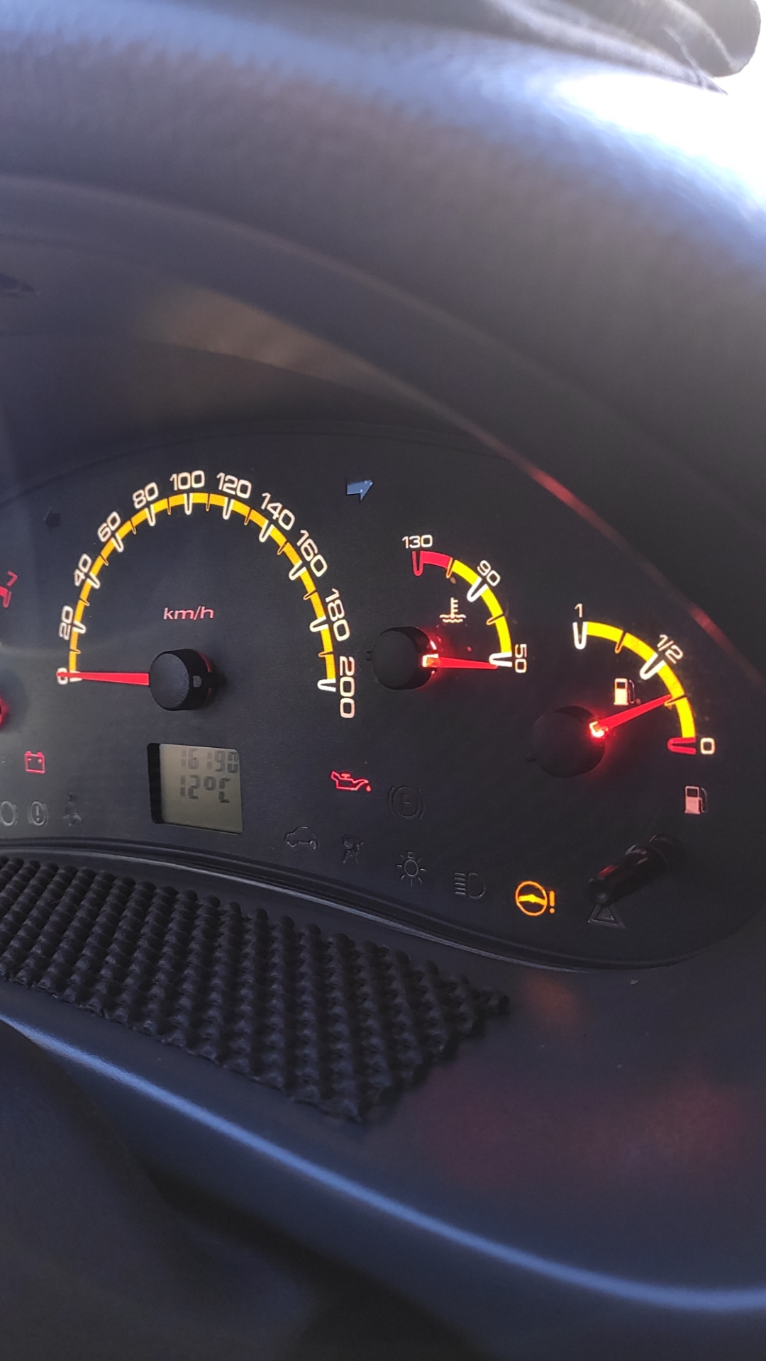 Накладка на приборную панель — Lada Приора седан, 1,6 л, 2010 года ...