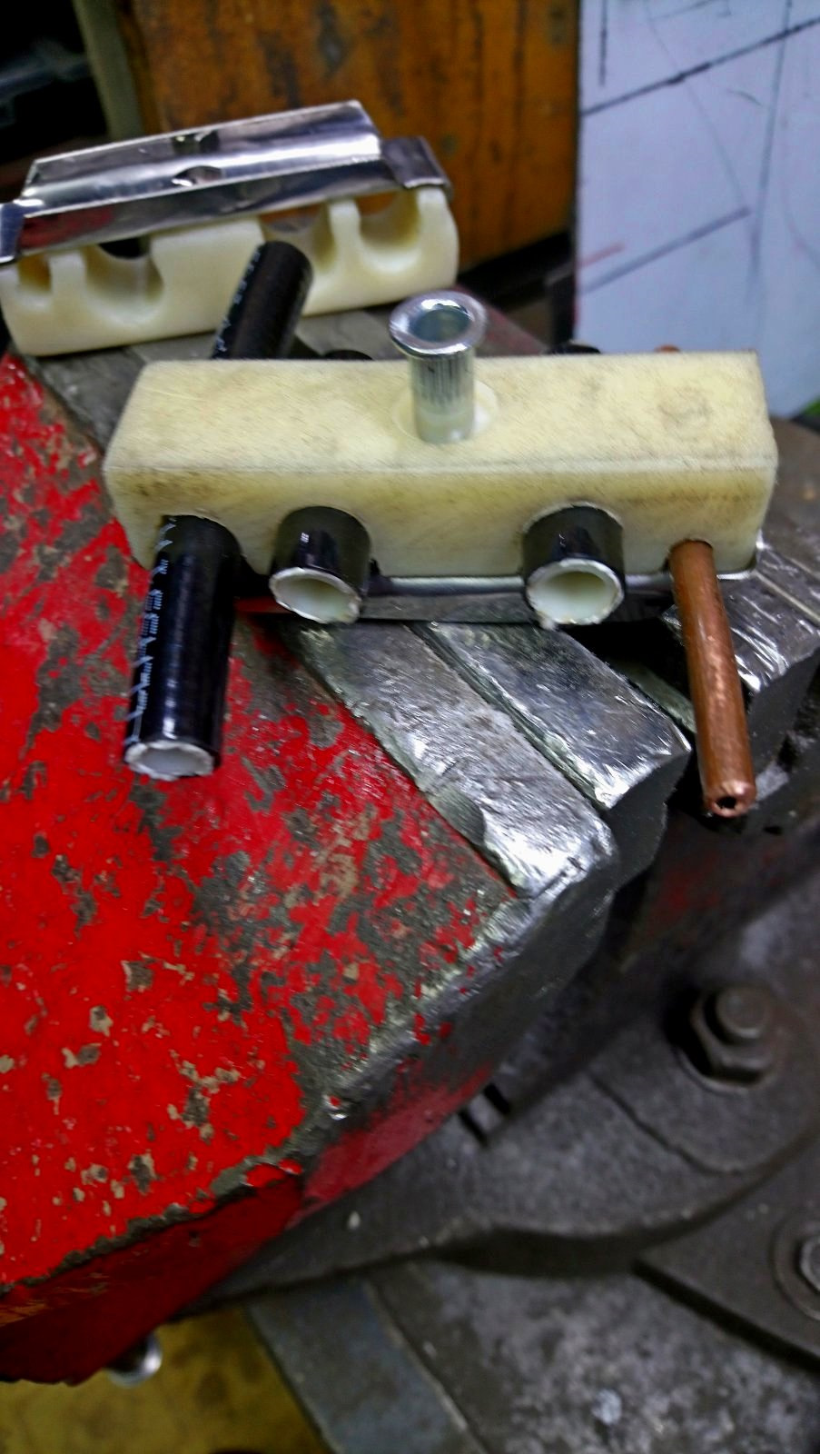 47. Куда уходит время? Держатели топливных трубок из подручных средств ...