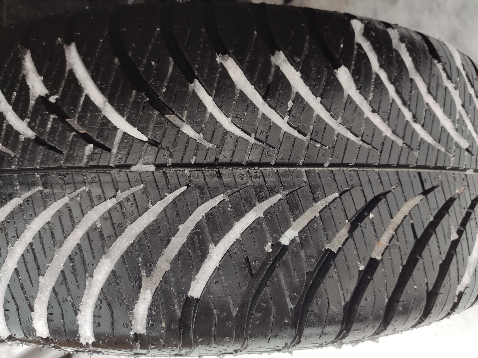 Шины goodyear vector 4seasons gen 3. Goodyear vector 4seasons 235 55 r17. Goodyear vector 4 Seasons Gen-3 225/55 r17 101w XL. Goodyear 235/55r17 103. Автомобильная шина Goodyear vector 4seasons Gen-2 235/45 r17 97y всесезонная.