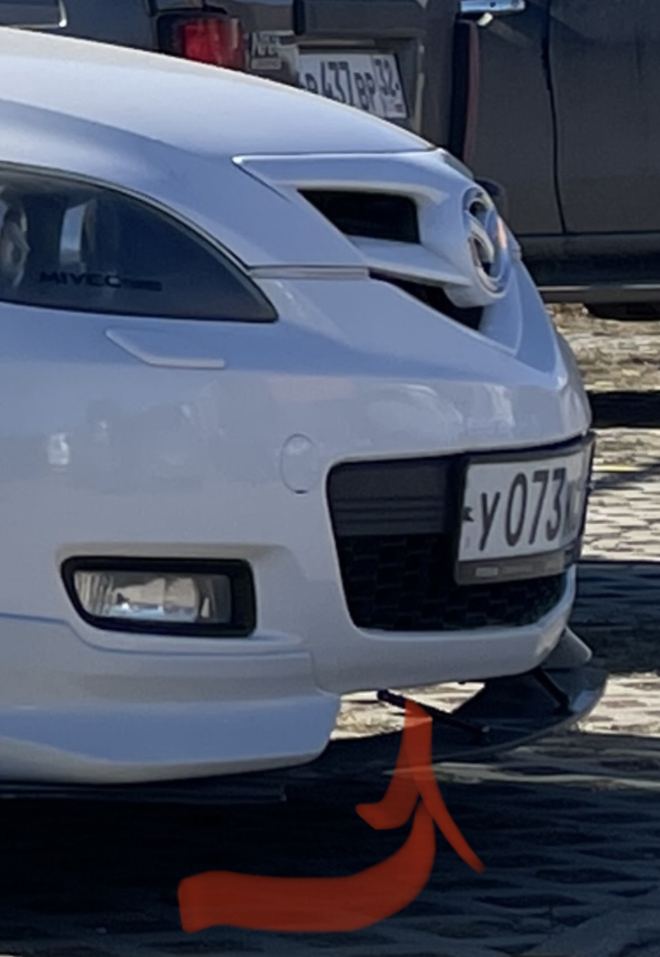 Дыра — Mazda 3 (1G) BK