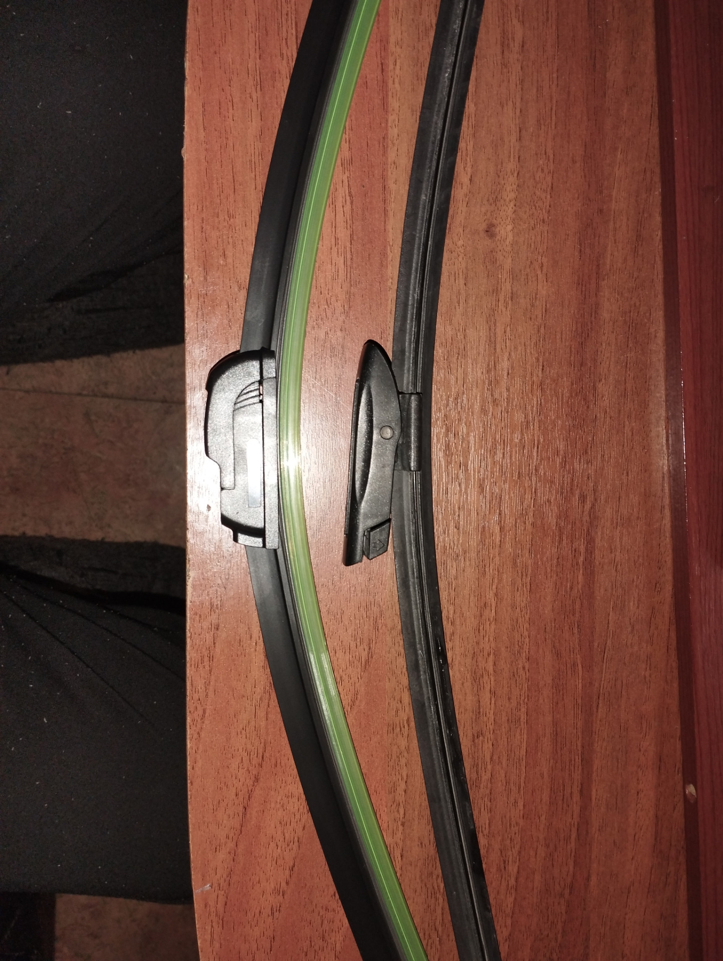 Поплевать три раза через левое плечо. Сплюнь через левое плечо. Картинка чтоб не сглазили. Примета плюнуть через левое плечо. Сплюнь через левое плечо картинки.