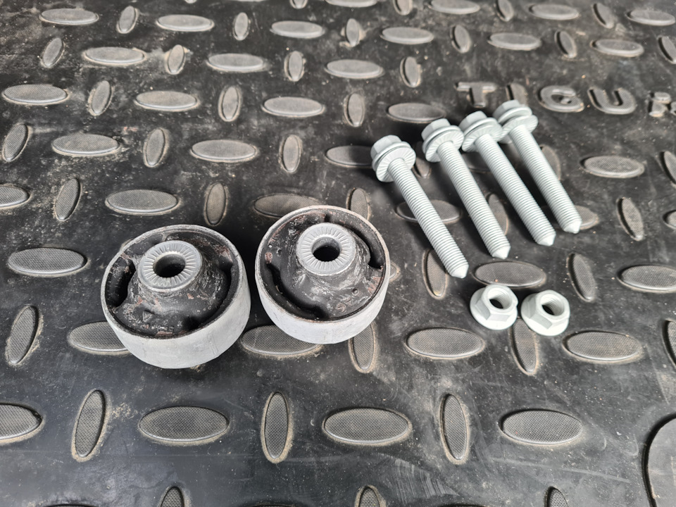 Замена задних сайлентблоков передних рычагов (65 000 км) — Volkswagen ...