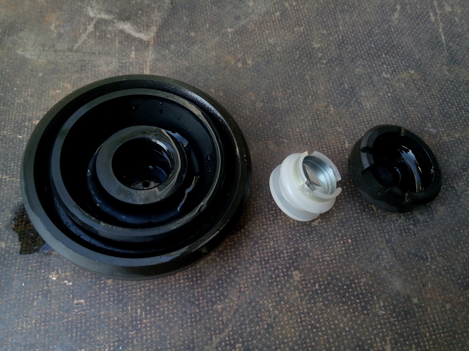 Устройство крышки бака тормозной жидкости — Toyota Sienna (2G), 3,5 л ...