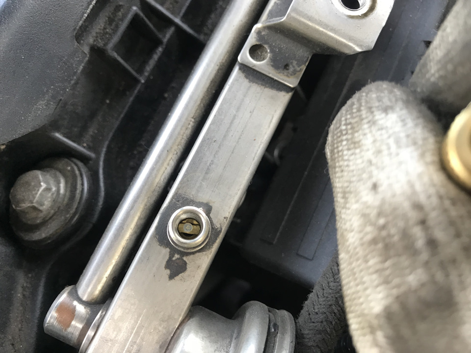 Чистка сетки бензонасоса+Замер давления в топливной рампе — BMW 3 ...