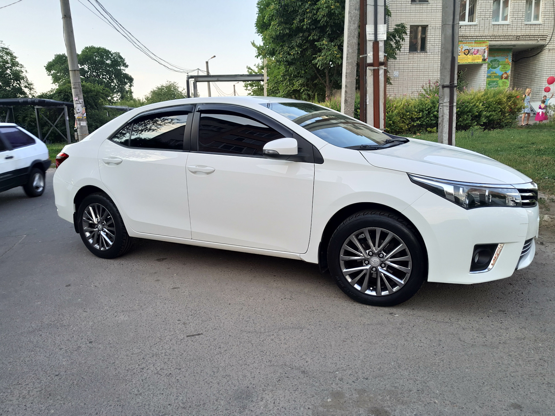 Диски 2013 года. Toyota Corolla 160 r17. Toyota Corolla 160 кузов. Диски Toyota Corolla e160 k&k.