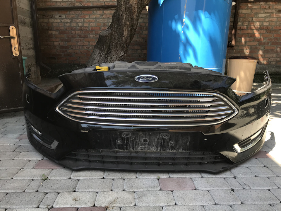 Остался бампер фф3 рест в сборе — Ford Focus Wagon III, 1,6 л, 2012 ...