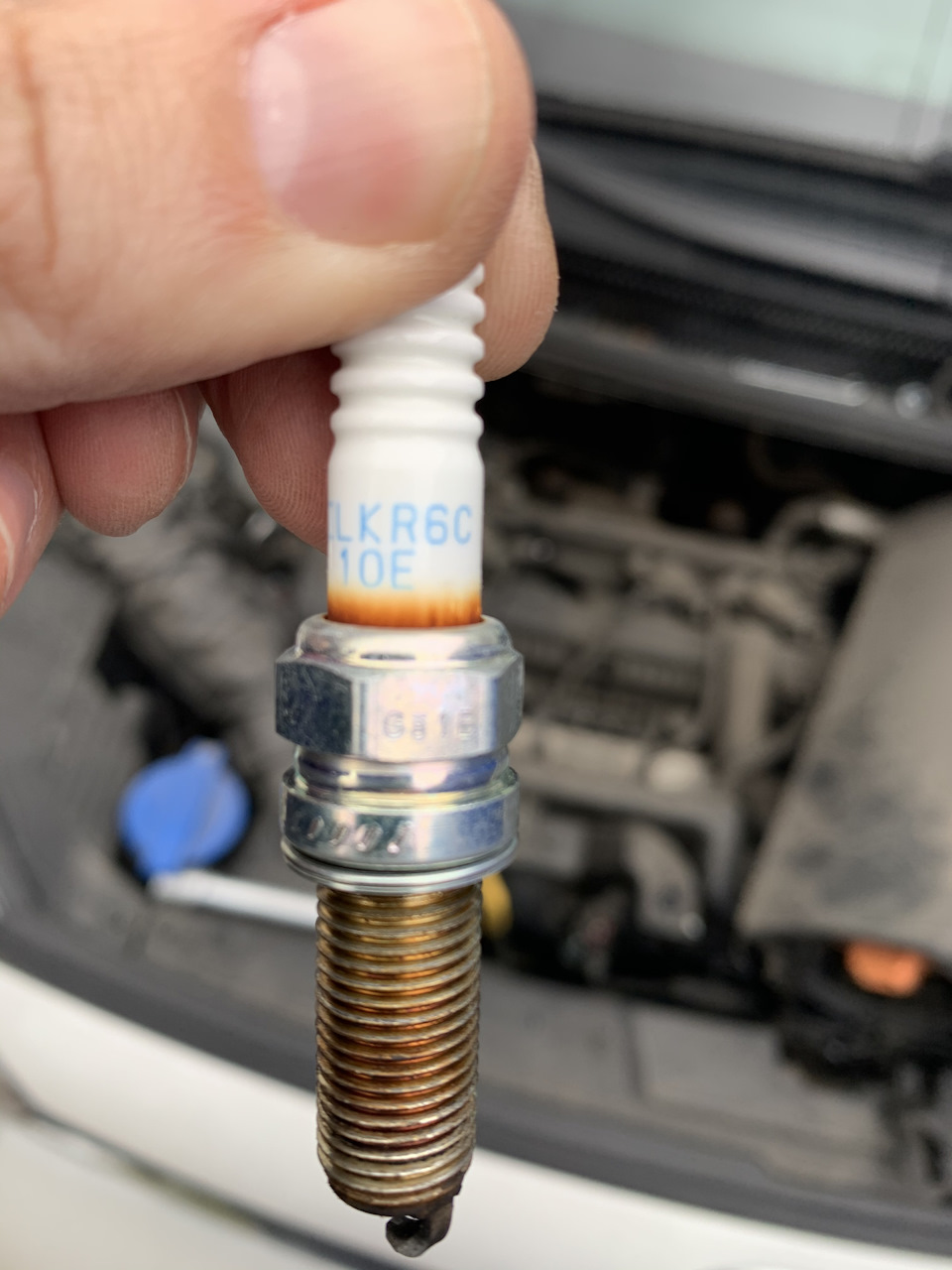 Оригинальные свечи хендай туксон 2019 года. Xuh22tt4 denso. 1884410060 свеча зажигания hyundai solaris. Свечи на пиканто. Свечи зажигания на кия каренс.