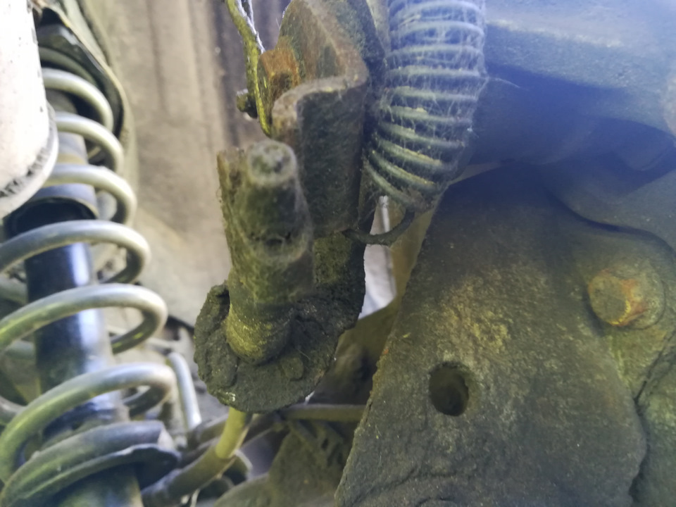 Пружина на задний суппорт — Geely Emgrand EC7 FE-1, 1,8 л, 2013 года ...