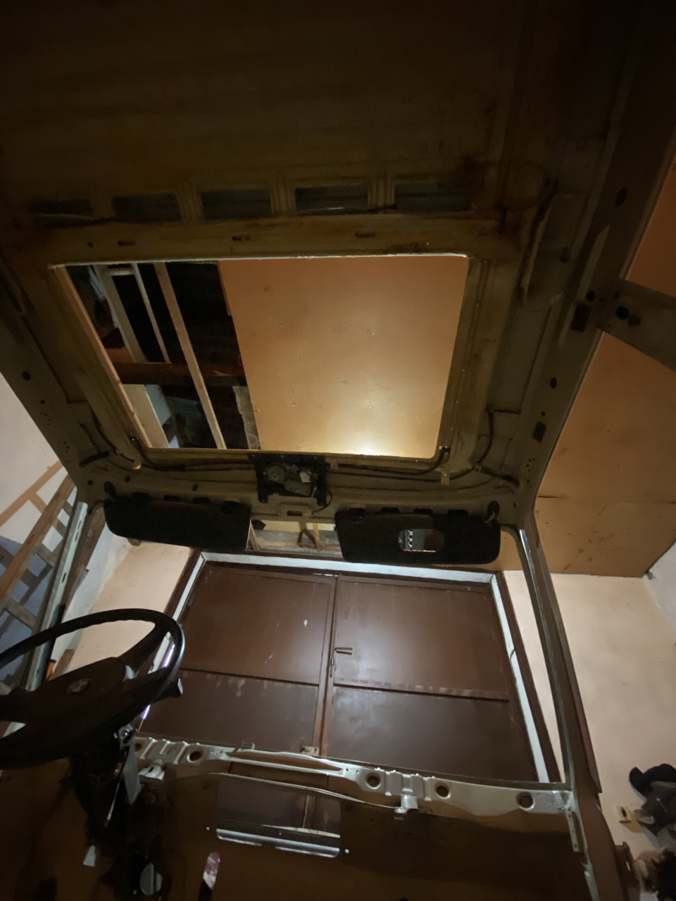 7.1 Доукомплектация. Электролюк 😎 Регулировка люка — BMW 5 series (E28 ...