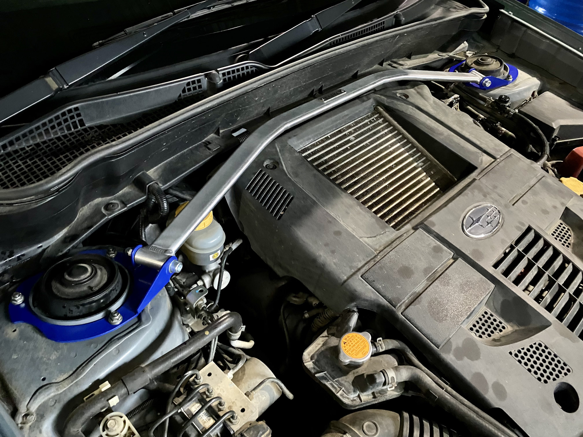 Subaru распорка передняя верхняя gdb\gda, forester sg5 03-08 cusco style. Нижняя распорка sti сф5. Заглушка передних стоек на субару форестер. Распорка subaru forester sh. Распорка субару форестер.