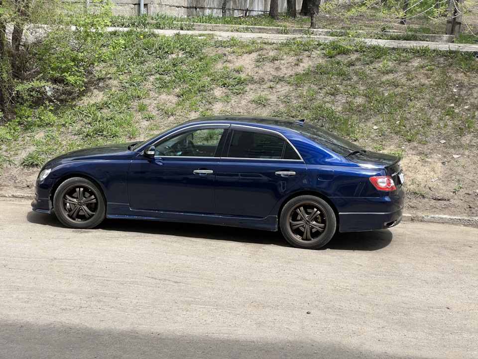 После полировки и воска — Toyota Mark X (GRX120)