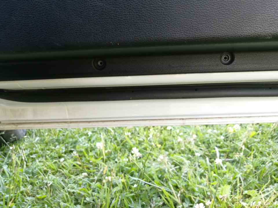 Не открывается передняя пассажирская дверь из нутри и не работает ...