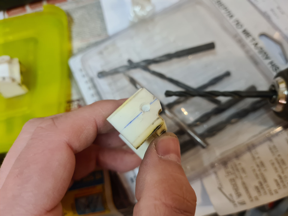 ограничитель водительской двери — Mazda 6 (3G) GJ, 2,5 л, 2013 года ...