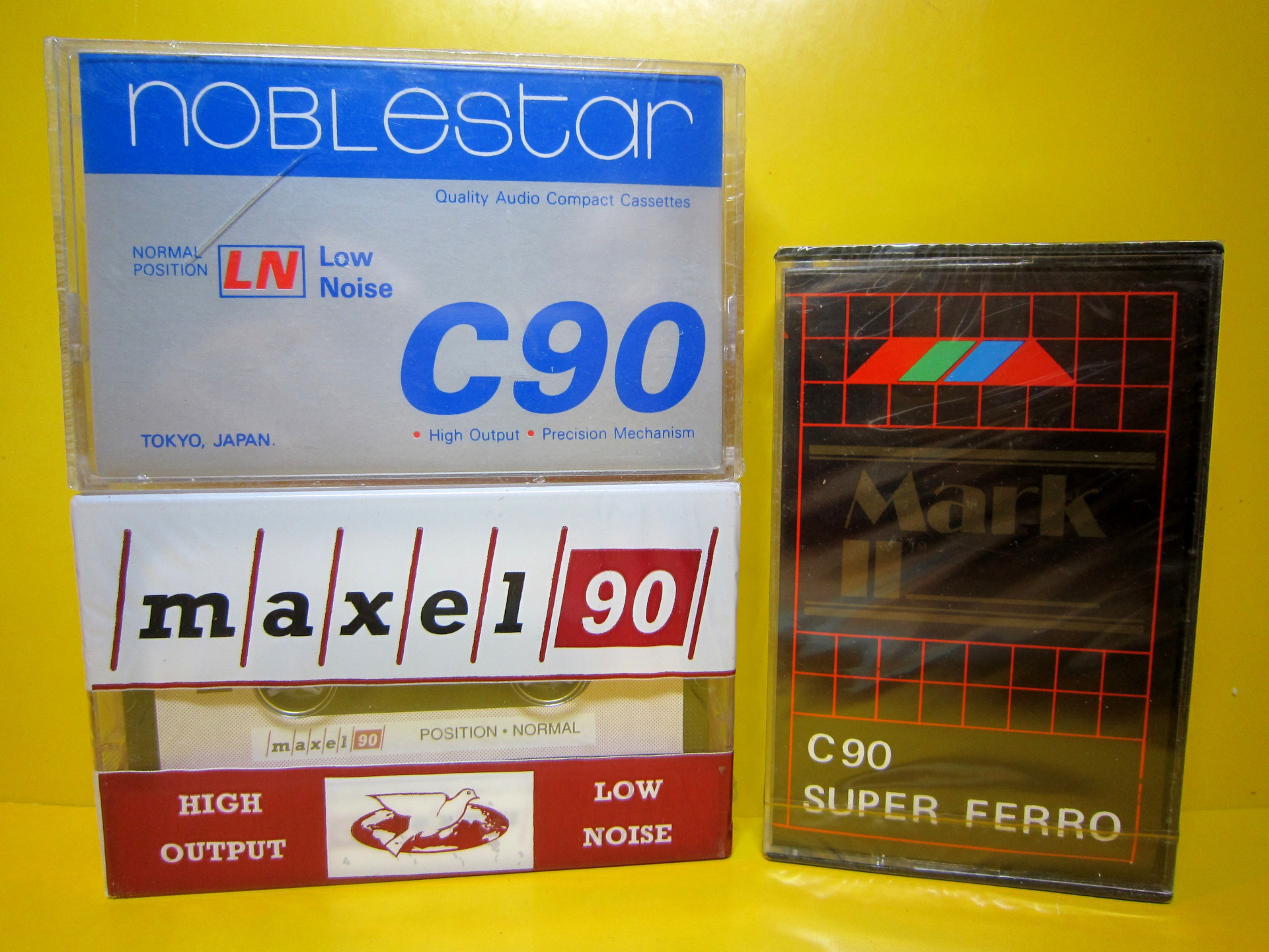 Марка ферро. Maxell Ln c90. Кассеты СССР 90 минут. Картинки аудиокассеты из 90-х. International Ln c90.