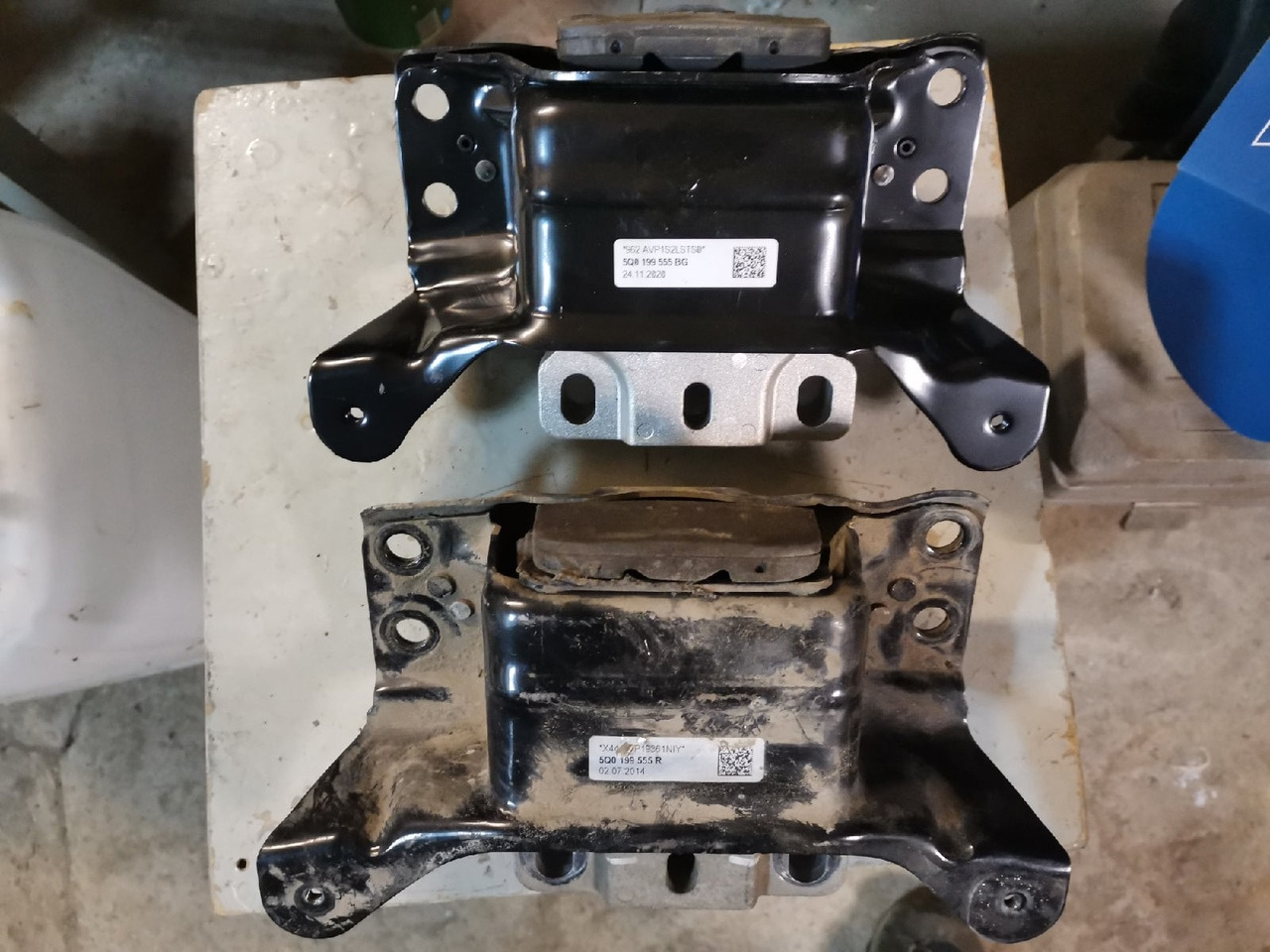 6 опора двс. Подушка двигателя шкода а7. Левая опора двигателя skoda octavia a7. Опора двигателя шкода а7 1. 6q0199851aj опора.