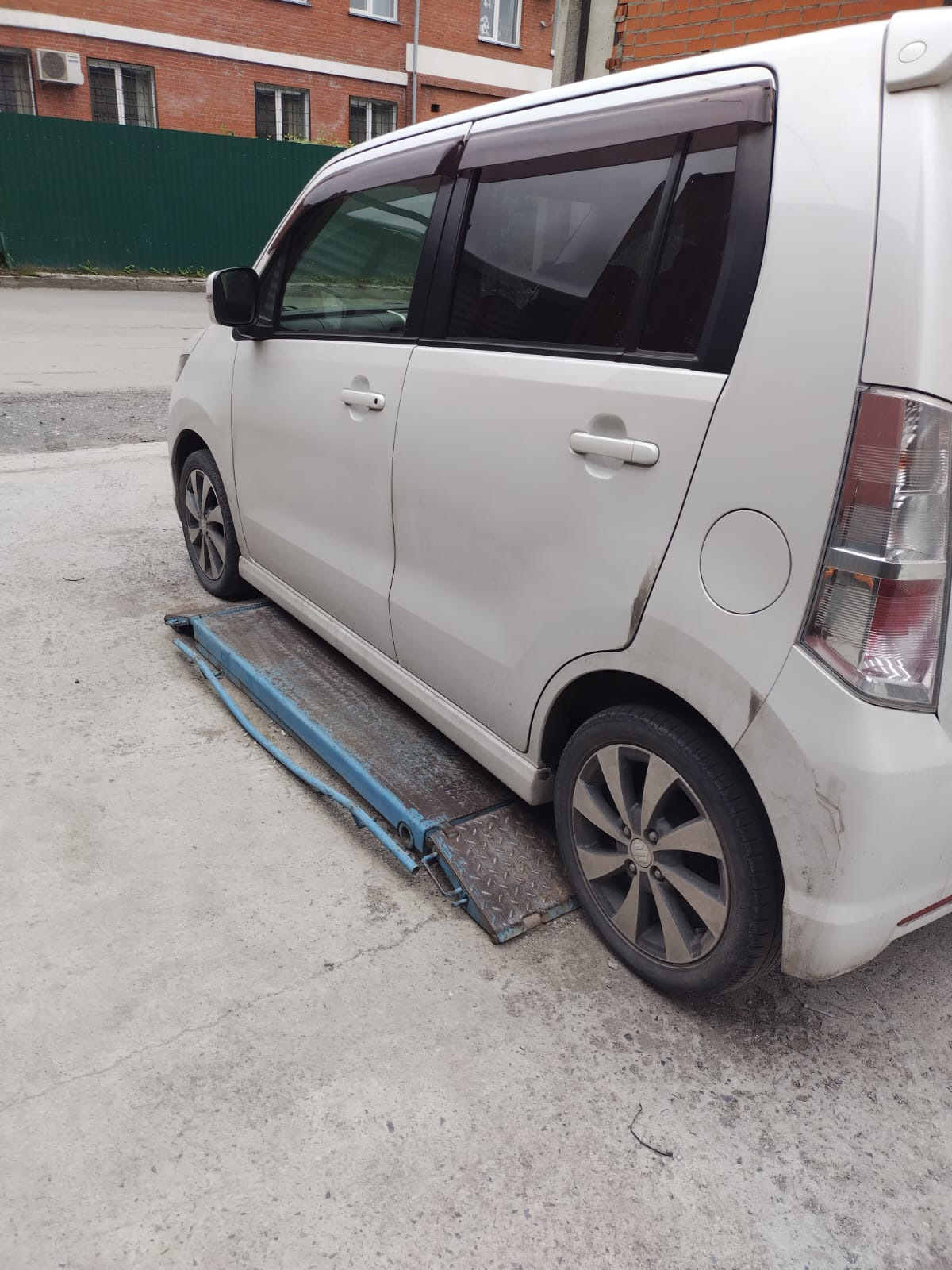 Suzuki wagon 2001. Сузуки вагон р диски. Сузуки вагон р 2001. Шины 175 65 14 на suzuki wagon r подойдут?. Шины сузуки вагон.