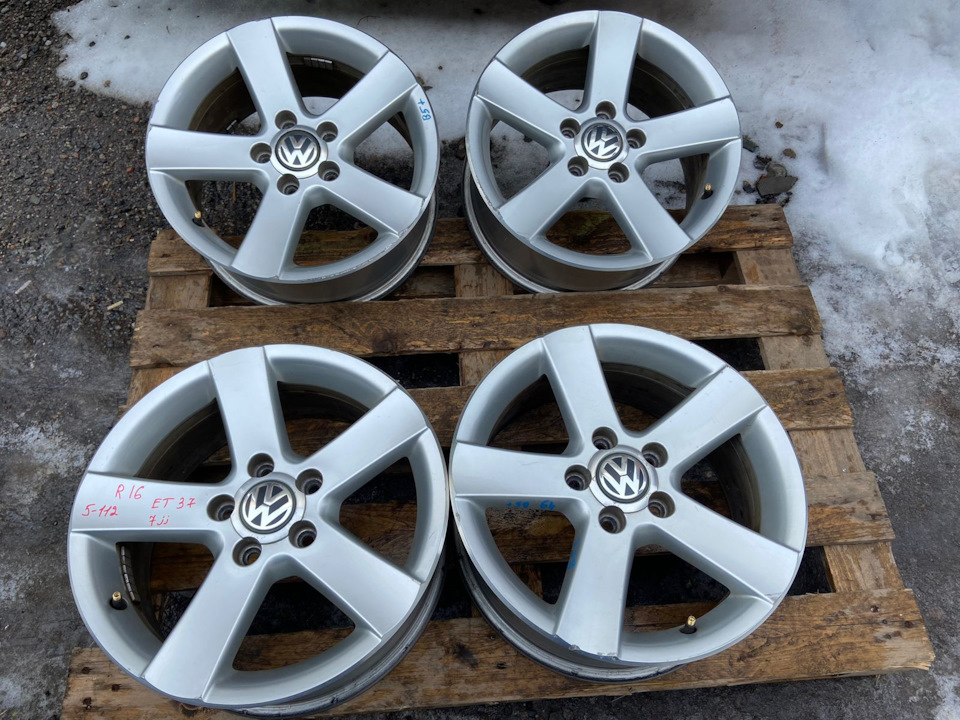 Литые диски VAG 7Jx16 ET37 5x112 на Volkswagen Passat B5, Volkswagen ...
