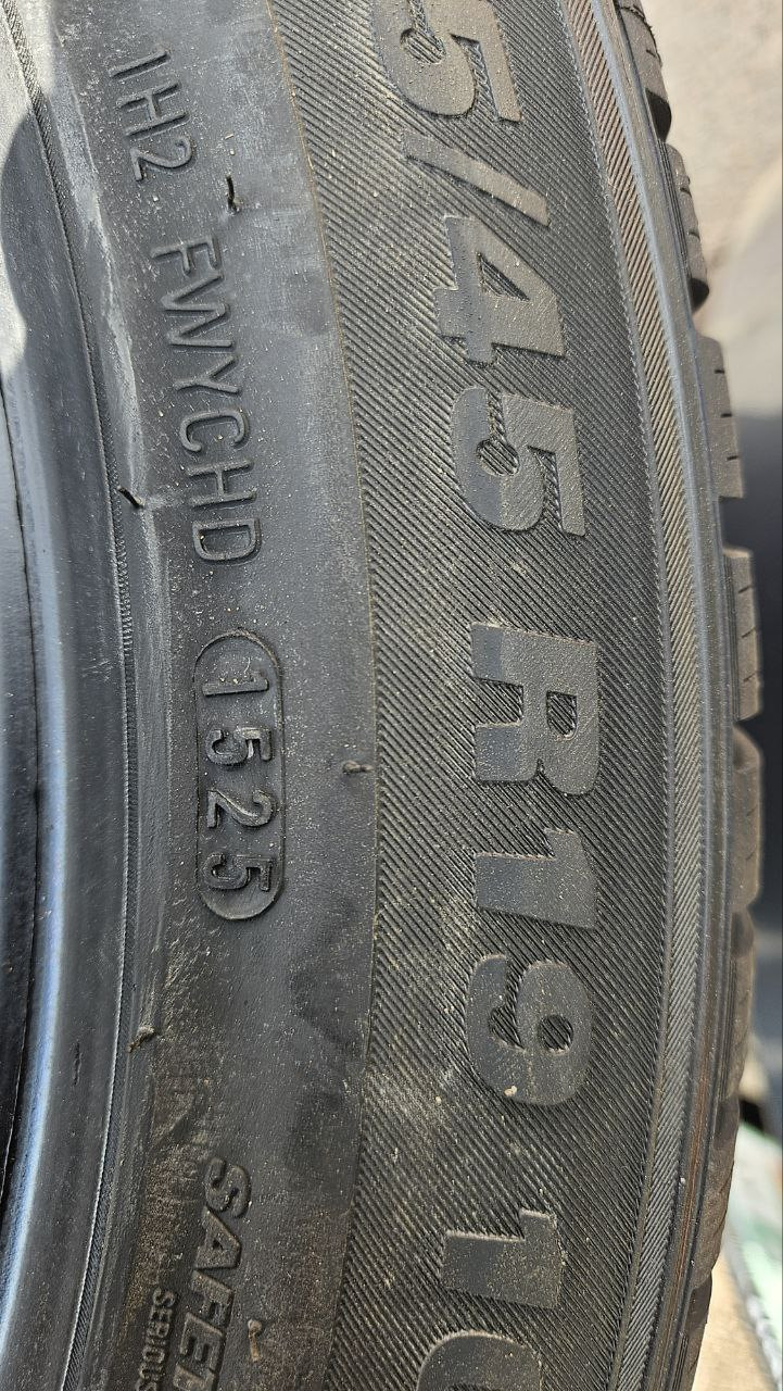 KUMHO WP72 — Zeekr 007. Запчасти на фото: Kumho Wintercraft WP72