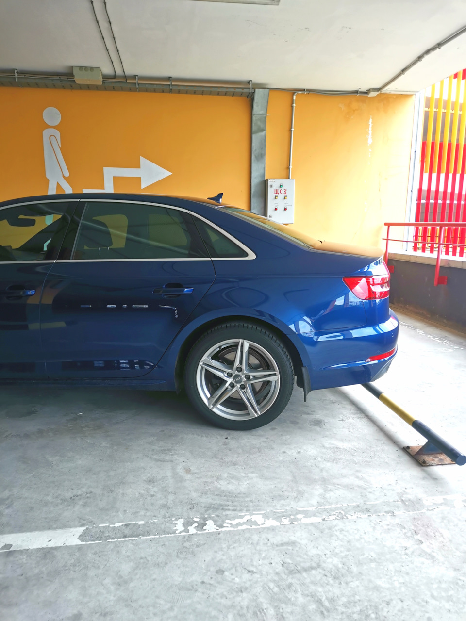 Замена задних пружин — Audi A4 (B9), 2 л, 2017 года | визит на сервис ...