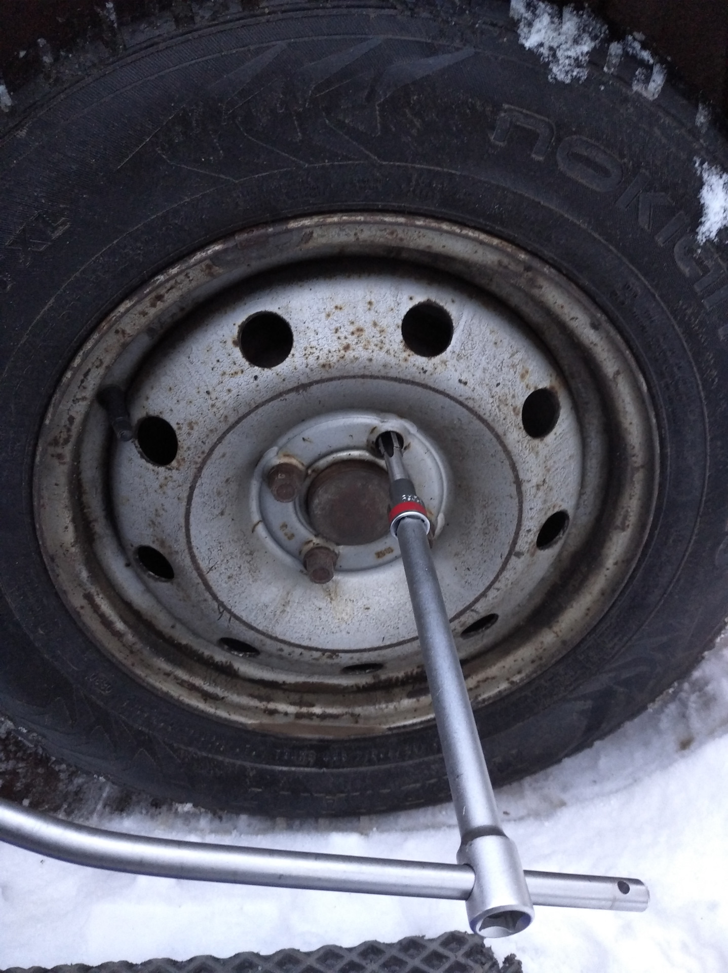 Срыв резьбы в заднем барабане — Renault Sandero 1G, 1,6 л, 2010 года ...