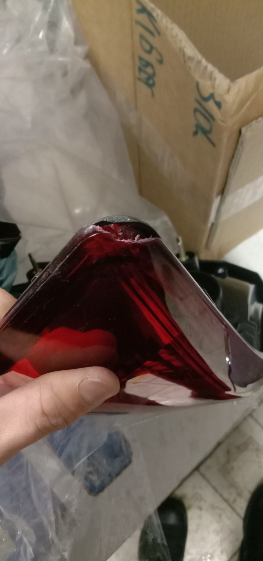 Ремонт скола на заднем фонаре — Lada Гранта (1G), 1,6 л, 2013 года ...