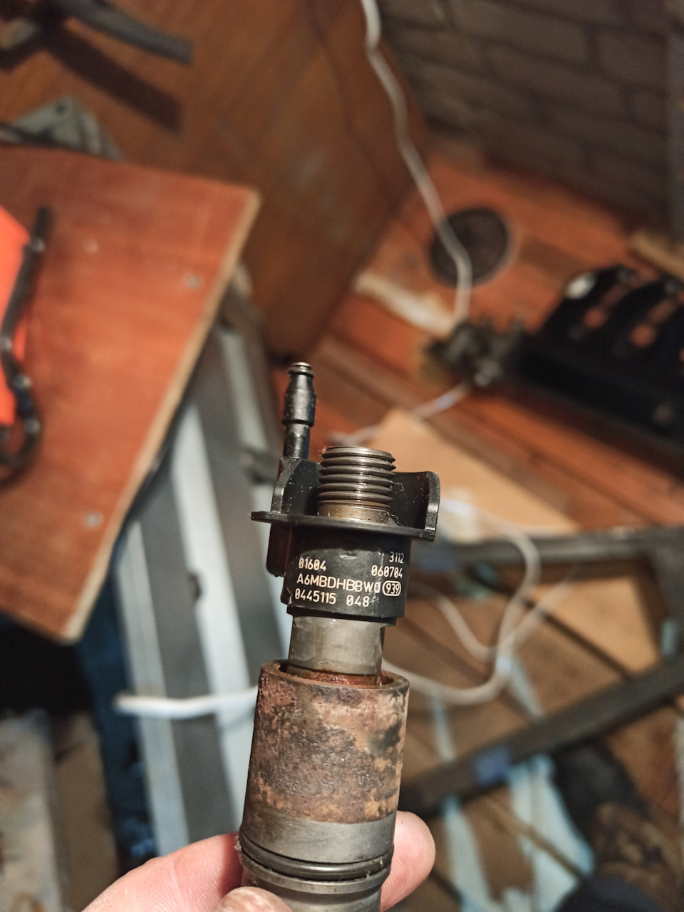 Течь форсунки по обратке. Замена масла в двигателе — BMW 7 series (E65 ...