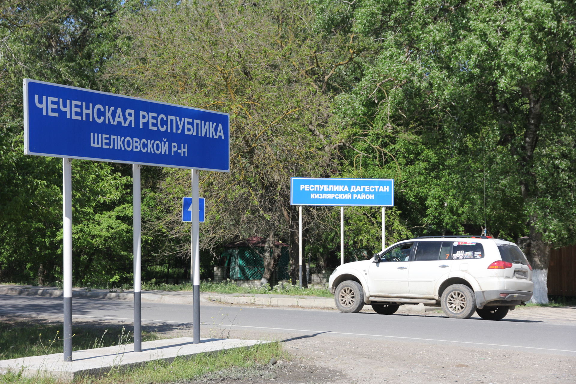 нехватка парковочных мест. офисные перегородки в опен спейс. место плотный. плотная и рыхлая волокнистая соединительная ткань. место плотный.