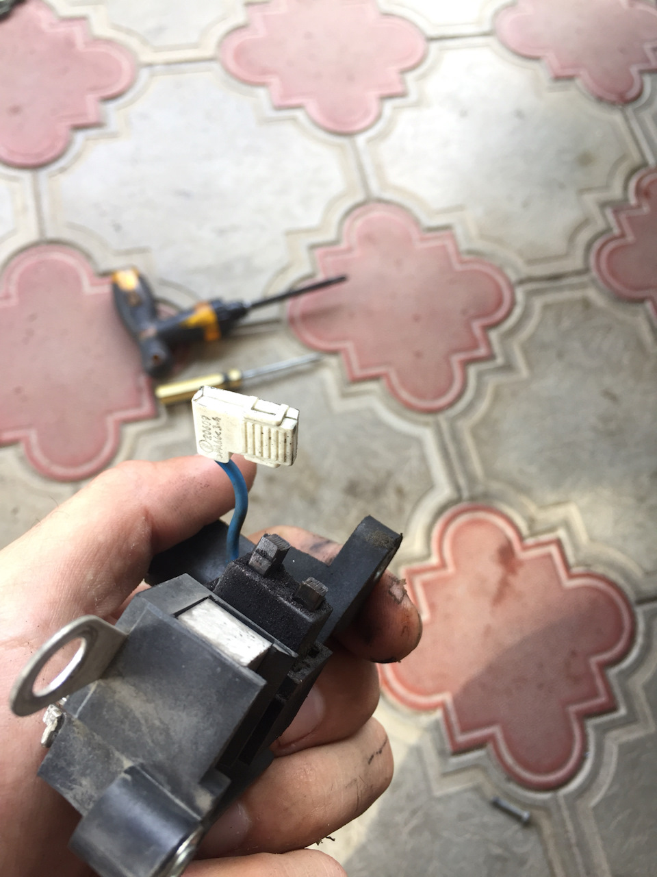 Скачки напряжения — Lada Приора седан, 1,6 л, 2013 года | запчасти | DRIVE2