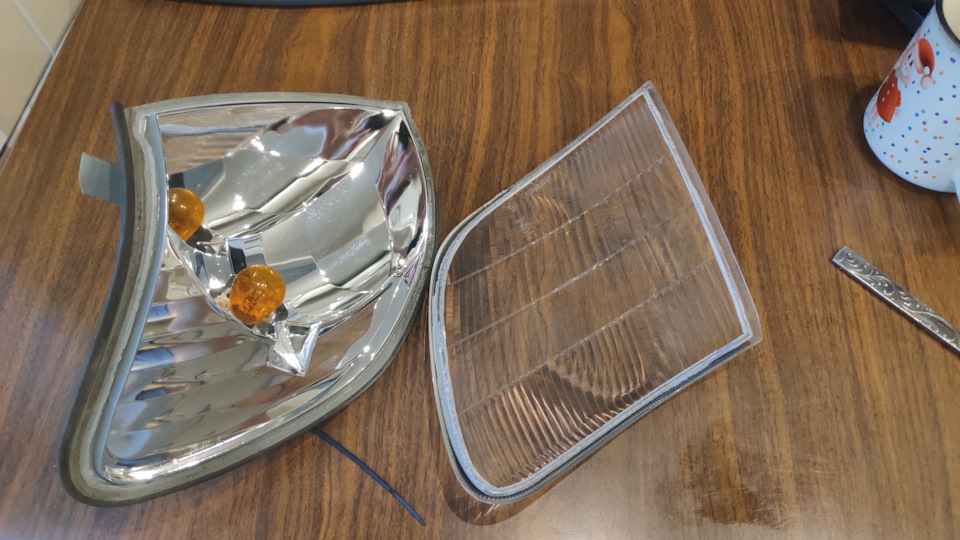 Повторитель поворота хундай акцент. Solaris hyundai повторитель поворотника зеркала. Как разобрать поворотник. Как разобрать поворотник. Поворотник левого зеркала mercedes w245.