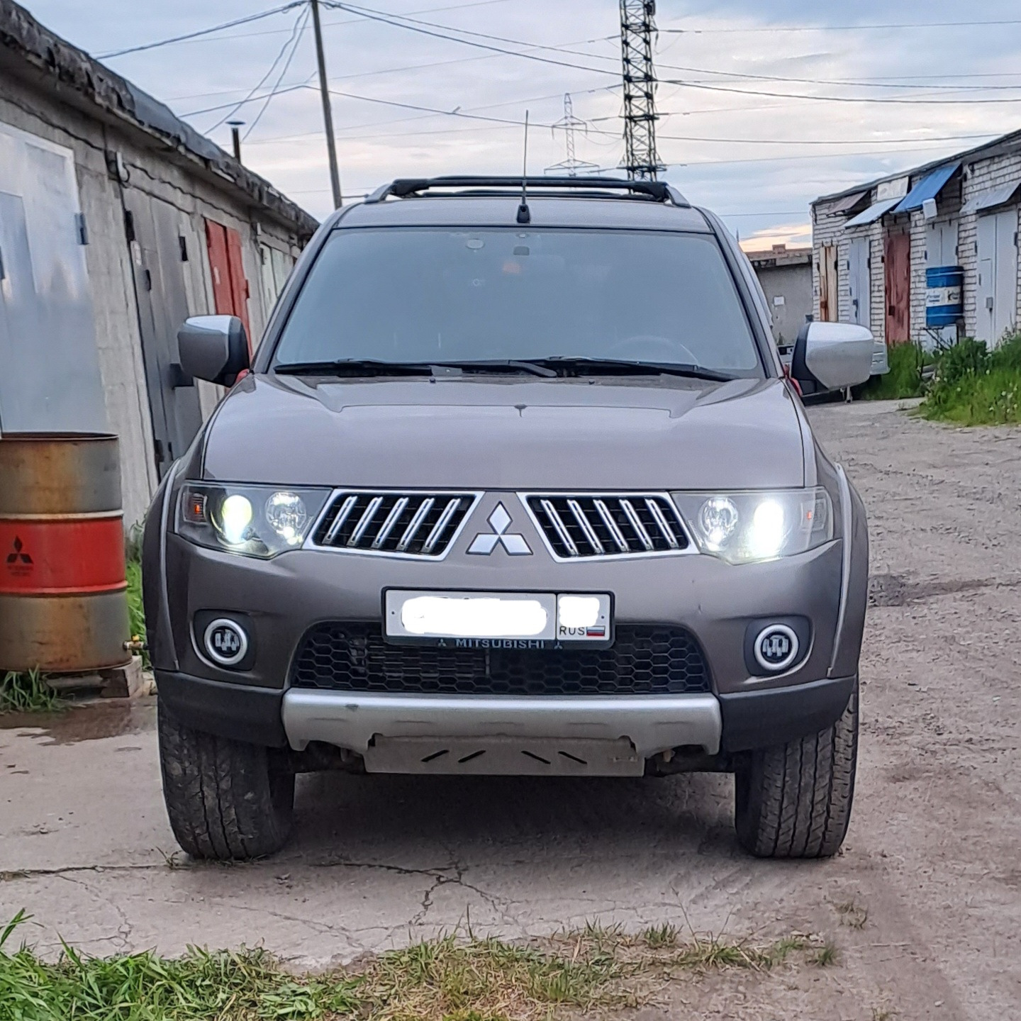 Фара Паджеро Спорт 2 Купить